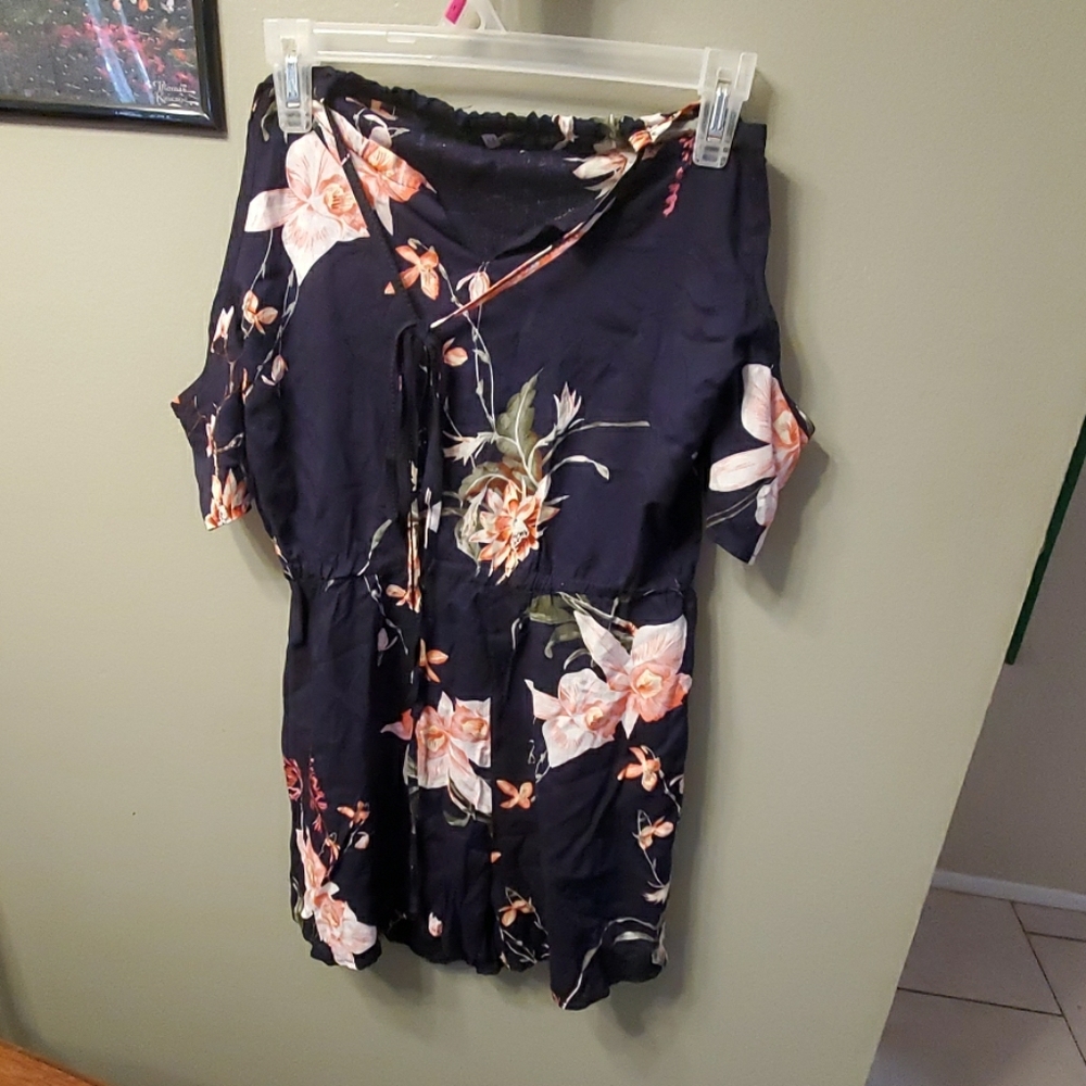 Romper never worn